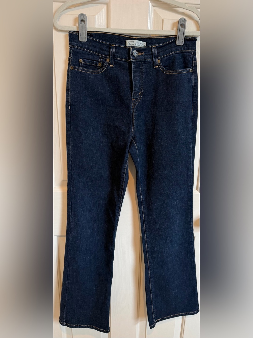 Levi’s 512 Perfectly Slimming Dark Blue Women’s Bootcut
Jeans Size 28